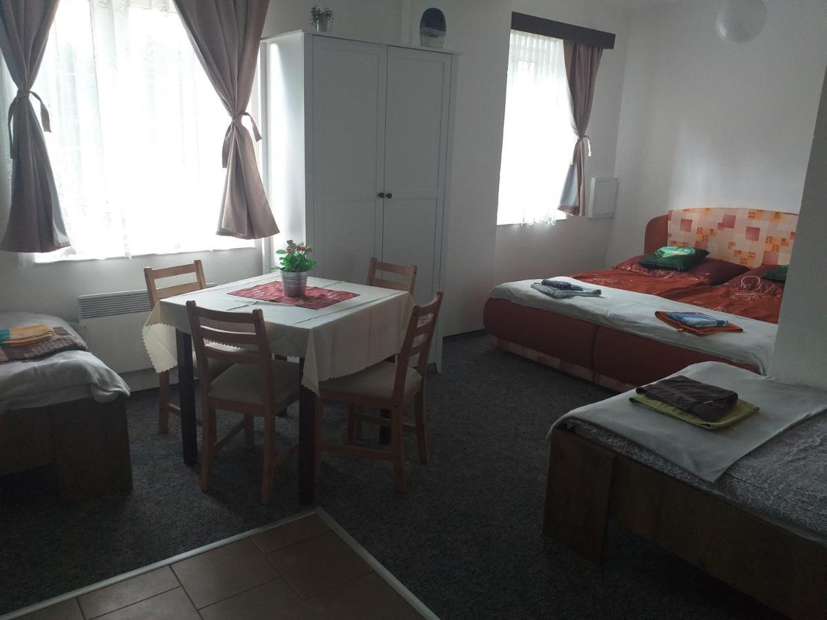 Na Vysluni Apartment Strasin